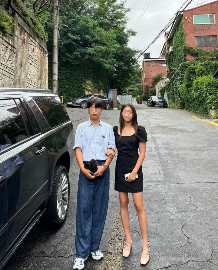 [서울=뉴시스] 가수 윤종신 아내이자 전 테니스선수 전미라가 자녀들의 근황을 공개했다. 사진은 윤라익 군(왼쪽), 윤라임 양. (사진=전미라 인스타그램 캡처) 2023.07.24. photo@newsis.com *재판매 및 DB 금지