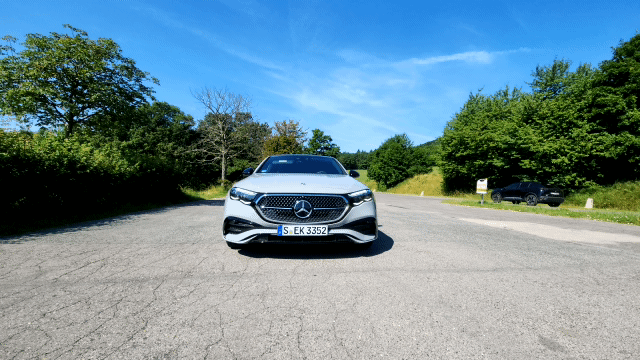 [빈=뉴시스] 유희석 기자 = 메르세데스-벤츠 신형 E클래스 E200 AMG 라인 앞모습. 2023.07.25 photo@newsis.com *재판매 및 DB 금지