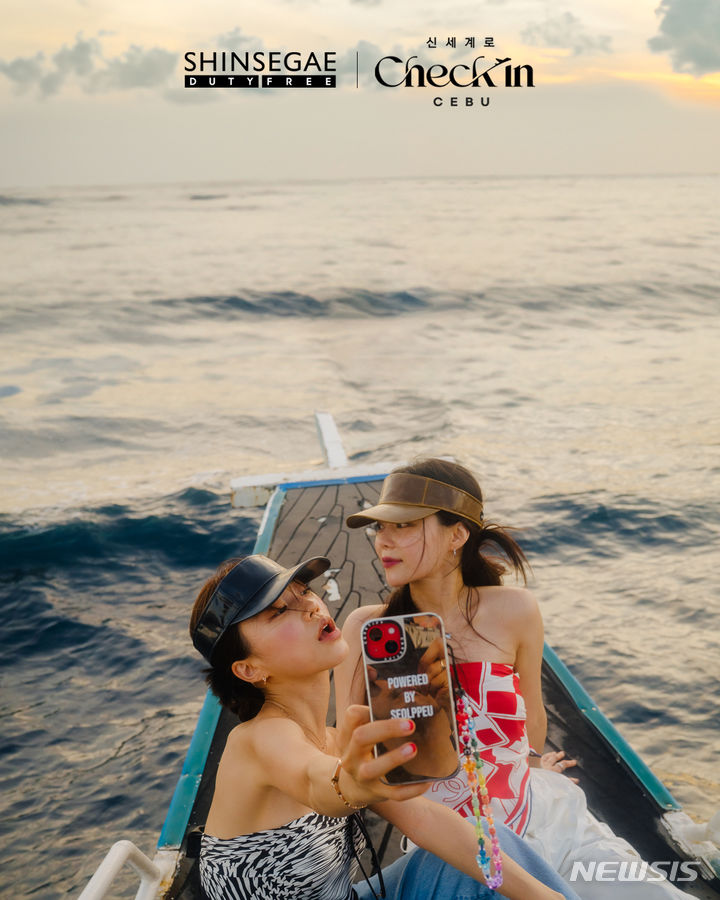 [서울=뉴시스]신세계면세점은 '소셜아이어워드' 인스타그램 부문에서 최우수상을 받았다고 26일 밝혔다. 사진은 '신세계로 체크인(CHECK-IN)' 영상 콘텐츠 세부편. (사진=신세계면세점 제공)