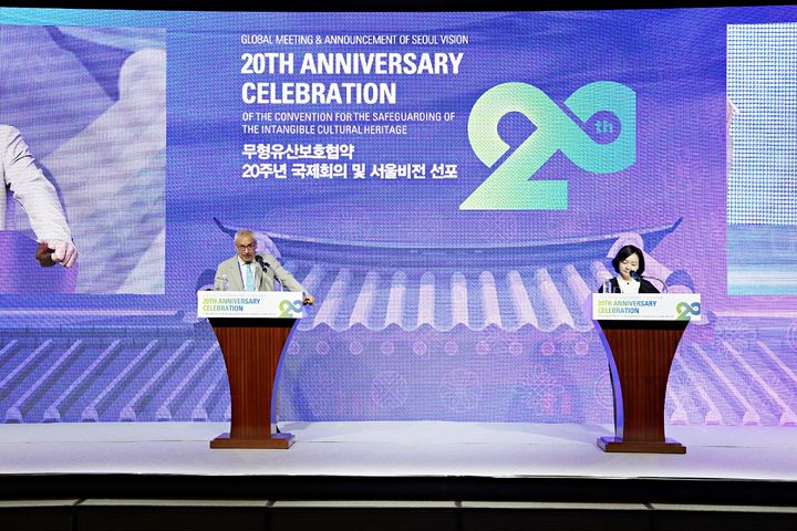 유네스코 무형문화유산 보호협약 당사국들이 서울에서 무형유산보호협약 20주년 국제회의를 열어 '지속가능발전과 평화를 위한 무형유산 보호 서울비전'을 채택했다. (사진=문화재청 제공) photo@newsis.com *재판매 및 DB 금지
