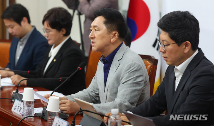 [서울=뉴시스] 추상철 기자 = 김기현 국민의힘 당 대표가 26일 오전 서울 여의도 국회에서 열린 최고위원회 회의에서 발언하고 있다. 2023.07.26. scchoo@newsis.com
