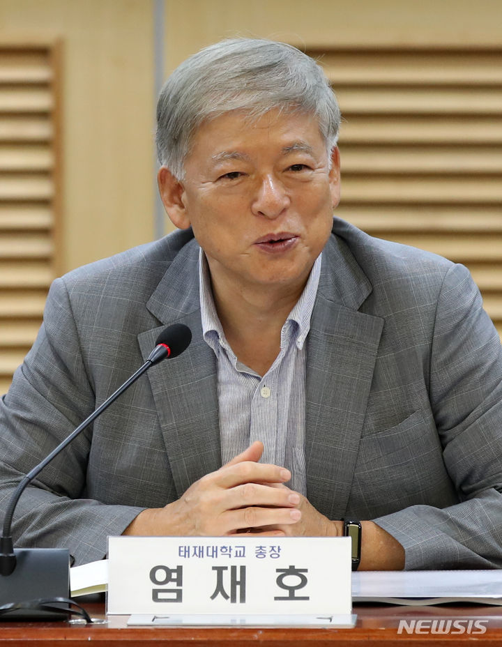 [서울=뉴시스] 염재호 태재대학교 총장이 지난 2023년 7월26일 오후 서울 여의도 국회 의원회관에서 열린 국회토론회에서 발언을 하고 있는 모습. 2023.07.26. photo@newsis.com
