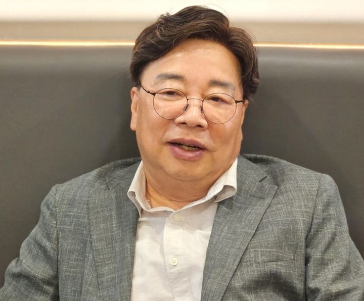 [대전=뉴시스] 조명휘 기자 = 권선택 전 대전시장이 27일 오후 서구 둔산동에서 정치부 기자들과 차담회를 하고 있다. 2027.07.27. photo@newsis.com *재판매 및 DB 금지