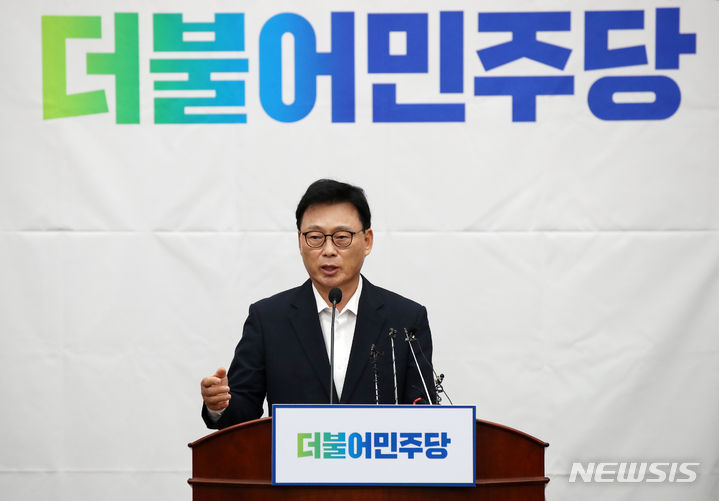 [서울=뉴시스] 고범준 기자 = 박광온 더불어민주당 원내대표가 27일 오전 서울 여의도 국회에서 열린 정책의원총회에서 발언하고 있다. 2023.07.27. bjko@newsis.com