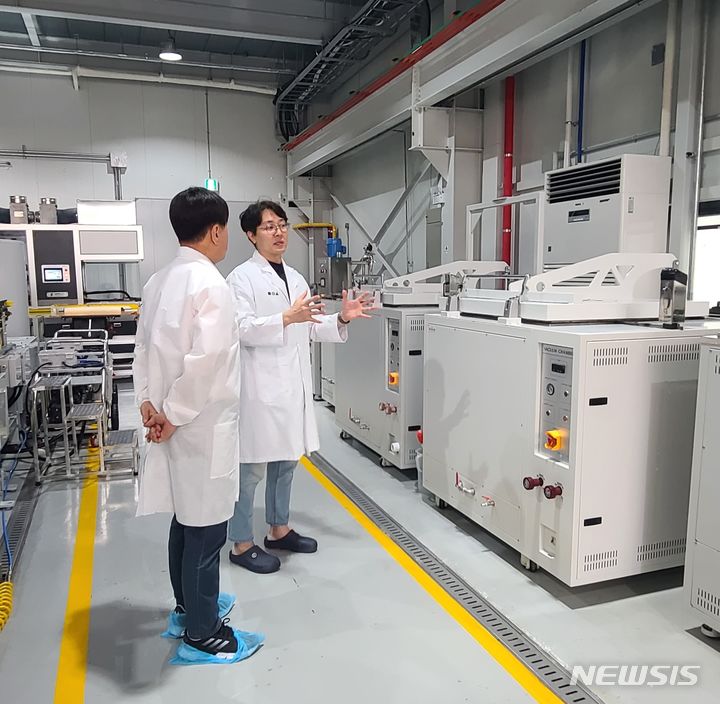 [서울=뉴시스] 창업진흥원장이 주식회사 마이셀을 방문하여 소통의 자리를 마련했다. (사진=창업진흥원 제공) 2023.07.28. photo@newsis.com