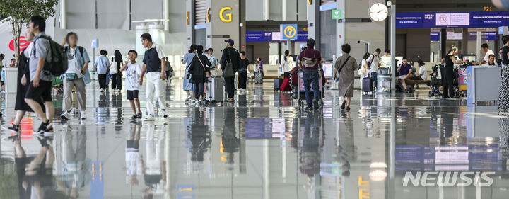 [인천공항=뉴시스] 정병혁 기자 = 사진은 인천국제공항 제2터미널 출국장. 2023.07.28. jhope@newsis.com