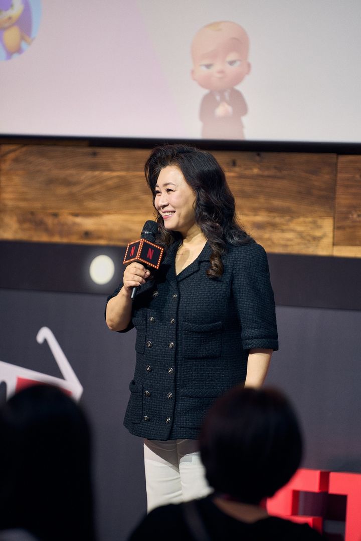 [서울=뉴시스] 넷플릭스는 지난 28일 서울 중구 명동 커뮤니티하우스 마실에서 연 '아이와 함께하는 레드카펫 이벤트'에서 오은영 박사가 아이들의 콘텐츠 시청 습관에 관한 강연을 진행했다고 29일 밝혔다. (사진=넷플릭스 제공) *재판매 및 DB 금지