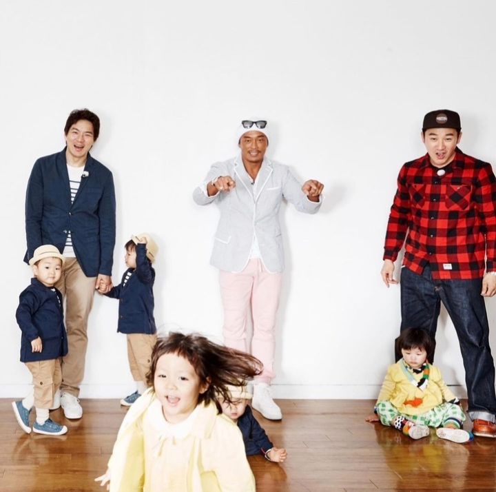 [서울=뉴시스] 이종격투기 선수 추성훈의 아내이자 일본 모델인 야노 시호가 근황을 전했다. 야노 시호는 KBS 2TV '슈퍼맨이 돌아왔다'에 출연했던 자신의 딸을 비롯해, 배우 엄태웅·윤혜진 부부의 딸 지온, 배우 송일국의 아들 대한·민국·만세의 모습이 담긴 과거 사진을 공개했다. (사진=야노 시호 인스타그램 캡처) 2023.07.30. photo@newsis.com *재판매 및 DB 금지