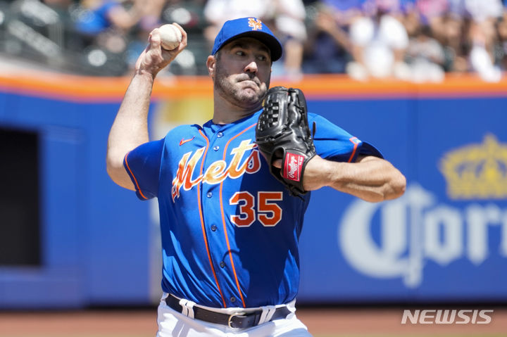 [뉴욕=AP/뉴시스] 뉴욕 메츠의 저스틴 벌랜더는 31일(한국시간) 미국 뉴욕주 시티필드에서 열린 '2023 메이저리그' 워싱턴 내셔널스와의 홈경기에 선발등판, 5⅓이닝 1실점 호투로 통산 250승을 달성했다.