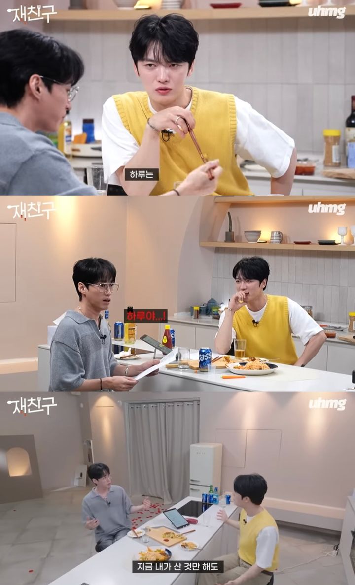 [서울=뉴시스] 유튜브 채널 '우하머그'가 지난 28일 공개한 콘텐츠 '재친구'에는 힙합그룹 '에픽하이' 멤버 타블로가 게스트로 출연했다. (사진=유튜브 채널 '우하머그' 캡처) 2023.07.31. photo@newsis.com *재판매 및 DB 금지