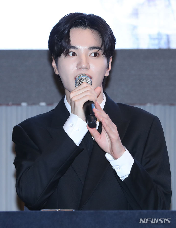 [서울=뉴시스] 황준선 기자 = 그룹 인피니트 이성종이 31일 오후 서울 서초구 더리버사이드호텔에서 열린 7집 미니앨범 '비긴(13egin)' 발매 기자 간담회에서 인사말을 하고 있다. 2023.07.31. hwang@newsis.com