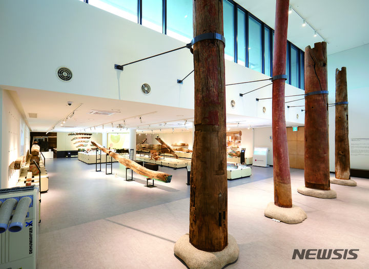 [서울=뉴시스]전통건축부재보존센터 상설전시관 A존, B존 전경 (사진=문화재청 제공) 2023.08.01. photo@newsis.com