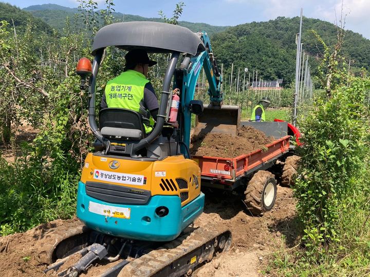 [진주=뉴시스] 경남도농업기술원, 2023 집중호우 피해지역 영농복구 지원활동. *재판매 및 DB 금지