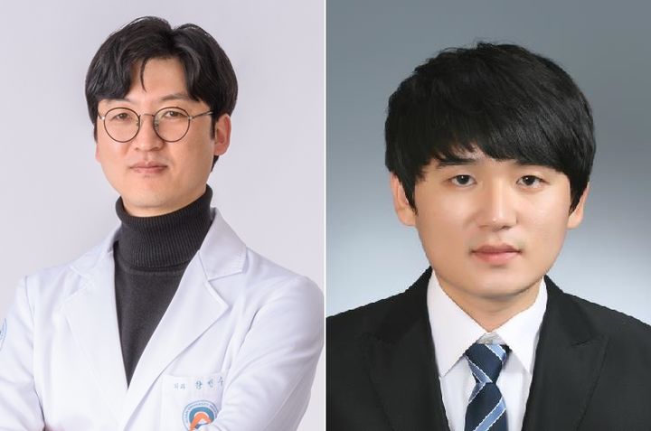 [울산=뉴시스] 박수지 기자 =울산대학교병원 외과 양성수 교수(좌)와 김종국 전공의. 2023.08.01. (사진=울산대병원 제공) photo@newsis.com *재판매 및 DB 금지