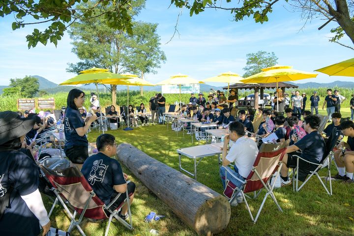 습지를 주제로 대화하는 순천시장과 청소년들. 순천시 제공 *재판매 및 DB 금지