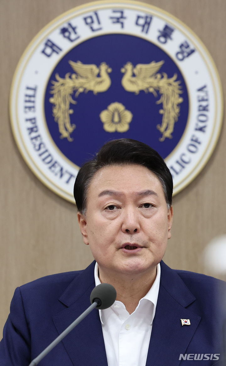 [서울=뉴시스] 홍효식 기자 = 윤석열 대통령이 1일 서울 용산 대통령실 청사에서 국무회의를 주재하고 있다. (대통령실통신사진기자단) 2023.08.01. yesphoto@newsis.com
