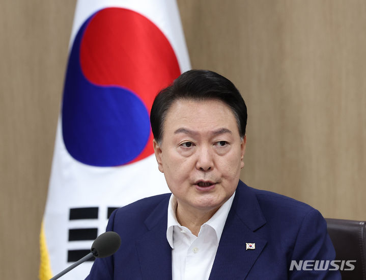 [서울=뉴시스] 홍효식 기자 = 윤석열 대통령이 1일 서울 용산 대통령실 청사에서 국무회의를 주재하고 있다. (대통령실통신사진기자단) 2023.08.01. yesphoto@newsis.com