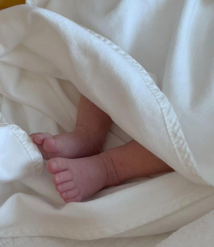 [서울=뉴시스] 헤이지니가 출산한 아기의 발을 공개했다. (사진= 헤이지니 인스타그램 캡처) 2023.08.02. photo@newsis.com *재판매 및 DB 금지