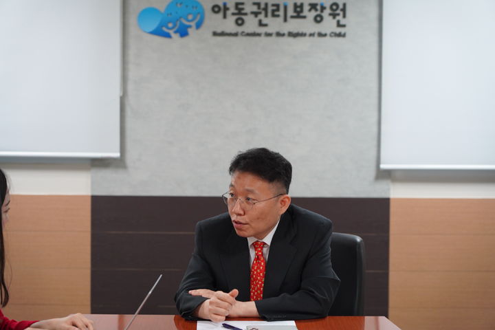 [서울=뉴시스]지난달 31일, 정익중 아동권리보장원장이 종로구에 위치한 본부에서 뉴시스와 인터뷰를 가지고 있다. (사진=아동권리보장원 제공) 2023.08.02. photo@newsis.com *재판매 및 DB 금지