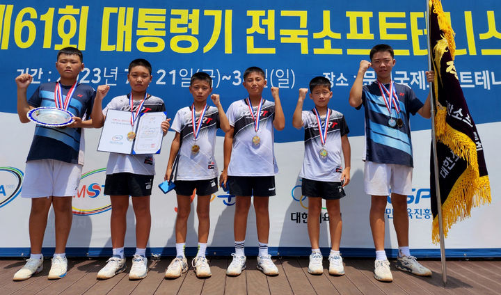 [고흥=뉴시스] 고흥동초등학교 소프트테니스부. (사진=전남도교육청 제공). photo@newsis.com *재판매 및 DB 금지