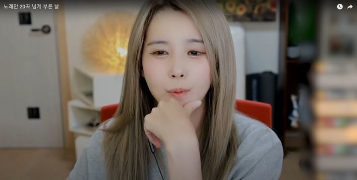 [서울=뉴시스]1인 미디어 비제이(BJ) '김이브'는 지난 2020년 11월22일 자신의 유튜브 채널에 '노래만 20곡 넘게 부른 날'이라는 제목의 영상을 올렸다. (사진=김이브 유튜브 채널 영상 캡처) 2023.08.03. photo@newsis.com *재판매 및 DB 금지