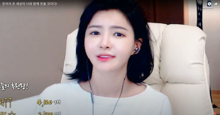 [서울=뉴시스]1인 미디어 비제이(BJ) '엣지'는 지난해 7월20일 자신의 유튜브 채널에 '웃어라 온 세상이 너와 함께 웃을 것이다'라는 제목의 영상을 게재했다. (사진=엣지 유튜브 채널 영상 캡처) 2023.08.03. photo@newsis.com *재판매 및 DB 금지