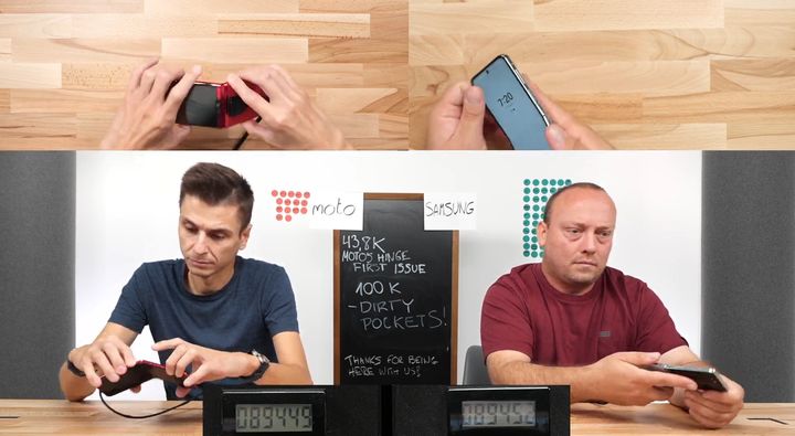 [서울=뉴시스]폴란드 출신 IT 전문 유튜버 'Mrkeybrd'는 3일(현지시간) 'Samsung Z Flip 5 vs Motorola Razr 40 Plus(Ultra)'이라는 제목의 실시간 방송을 시작했다. (사진=Mrkeybrd 유튜브 채널 영상 캡처) 2023.08.04. photo@newsis.com *재판매 및 DB 금지