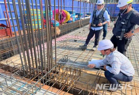 [서울=뉴시스]서울주택도시공사(SH공사)가 인천 검단 지하주차장 붕괴사고 등 안전사고와 부실시공을 방지하기 위해 '동영상 기록관리(블랙박스)'를 본격 시행한다고 4일 밝혔다. (사진=서울주택도시공사 제공). 2023.08.04. photo@newsis.com