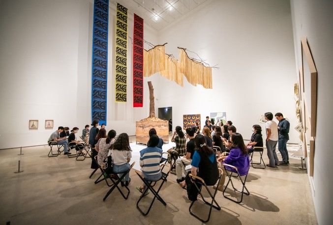 MMCA 아트살롱 '한국 실험미술 1960-70년대' 강수정 학예연구관과의 대화 및 전시 감상 모습. *재판매 및 DB 금지