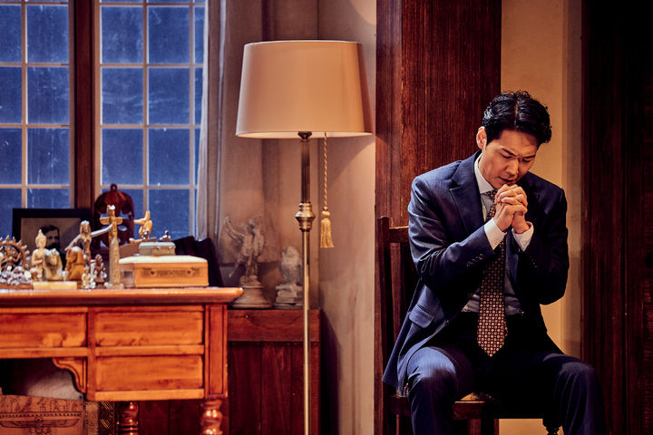 [서울=뉴시스]연극 '라스트 세션' 공연 사진. '루이스' 역의 카이. (사진=파크컴퍼니 제공) 2023.08.05. photo@newsis.com *재판매 및 DB 금지