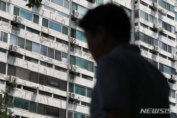 폭염 속 아파트 정전…전국 곳곳서 주민 피해 잇따라