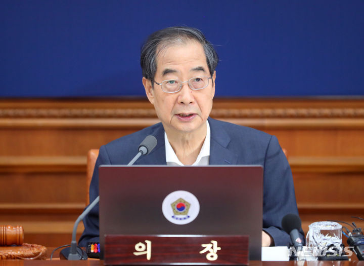 [서울=뉴시스] 배훈식 기자 = 한덕수 국무총리가 지난 8일 오전 서울 종로구 정부서울청사에서 열린 국무회의에 참석해 발언하고 있다. 2023.08.08. dahora83@newsis.com