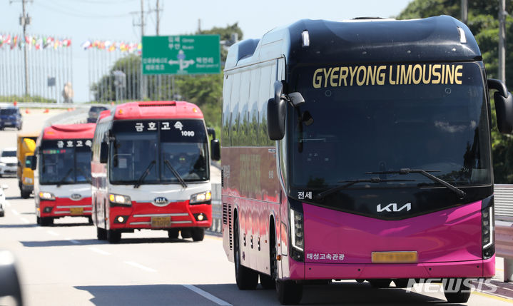 [전주=뉴시스] = 전세버스.(뉴시스DB)