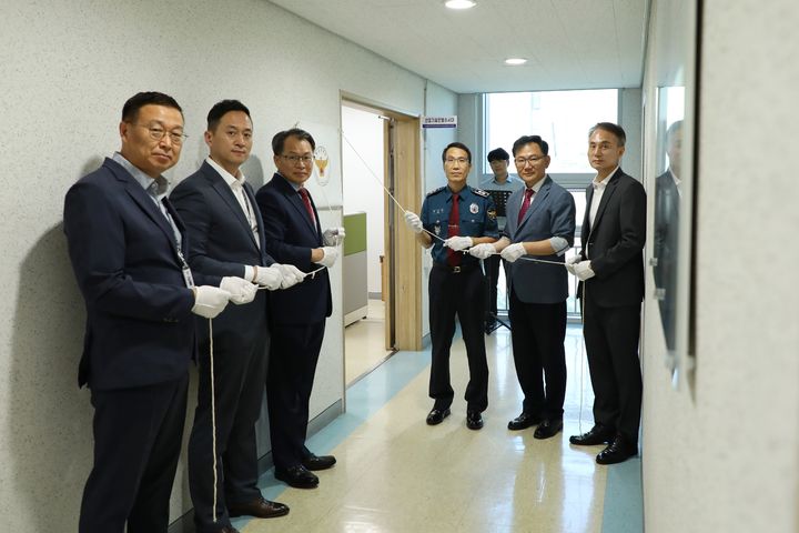 충남경찰청 관계자들이 산업기술안보수사대 현판식을 하고 있다. 사진=충남경찰청 제공 *재판매 및 DB 금지