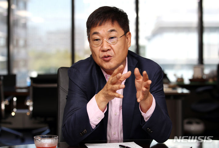 [서울=뉴시스] 조성우 기자 = 정문헌 종로구청장이 서울 종로구청에서 뉴시스와 인터뷰를 하고 있다. 2023.08.13. xconfind@newsis.com