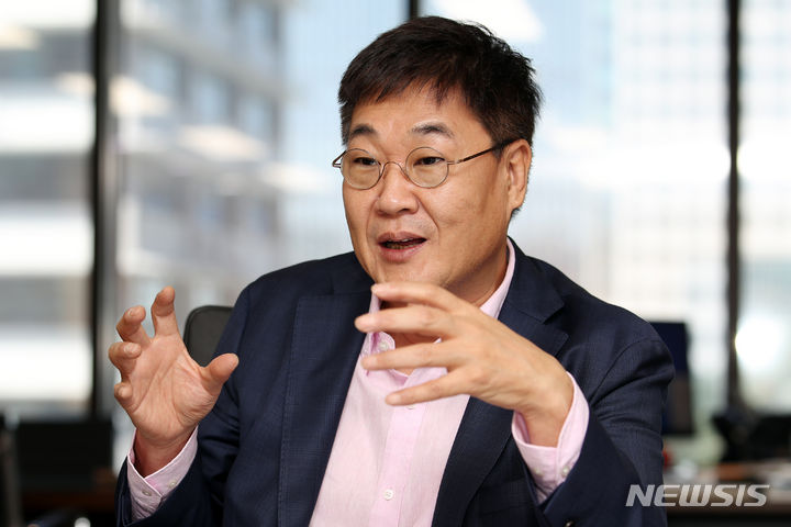 [서울=뉴시스] 조성우 기자 = 정문헌 종로구청장이 서울 종로구청에서 뉴시스와 인터뷰를 하고 있다. 2023.08.13. xconfind@newsis.com