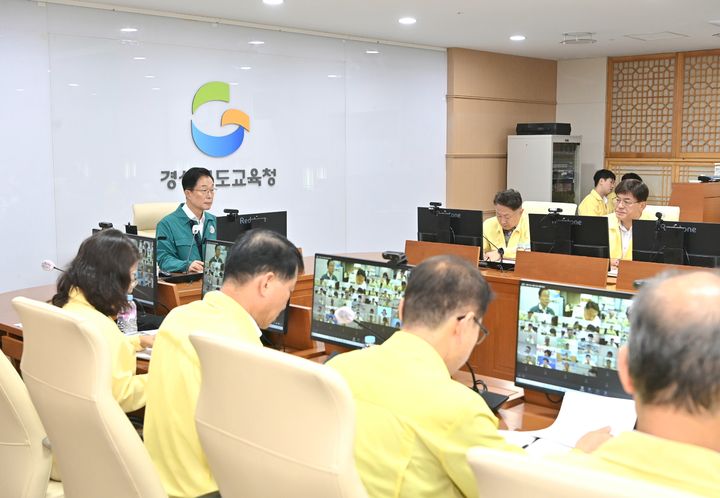 [안동=뉴시스] 9일 경북교육청이 태풍 카눈 대비 비상회의를 열고 있다. (사진=경북교육청 제공) 2023.08.10 *재판매 및 DB 금지