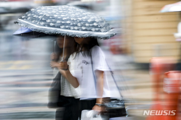 전북 강하고 많은 비…낮 31~33도 흐림[오늘날씨]