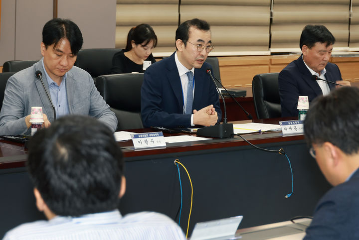 [서울=뉴시스] 이세훈 금융위원회 사무처장이 10일 오후 서울 종로구 정부서울청사에서 가계부채 관련 관계기관 점검회의를 주재하고 있다. (사진=금융위원회 제공) 2023.08.10. photo@newsis.com *재판매 및 DB 금지