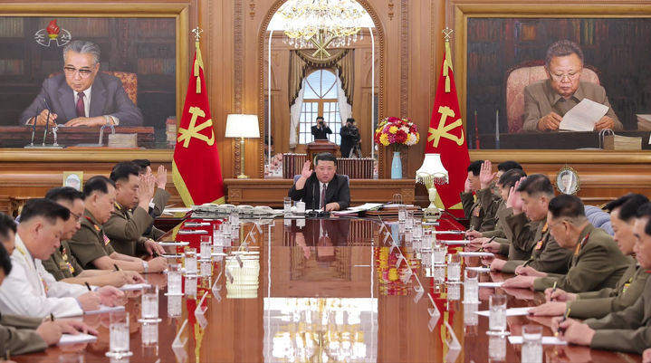 [서울=뉴시스] 북한 조선중앙TV가 김정은 북한 국무위원장이 2023년 8월 9일 평양의 당중앙위원회 본부 청사에서 노동당 중앙군사위원회 제8기 제7차확대회의를 주재했다고 10일 보도했다. (사진=조선중앙TV 캡쳐) 2025.05.30. photo@newsis.com *재판매 및 DB 금지