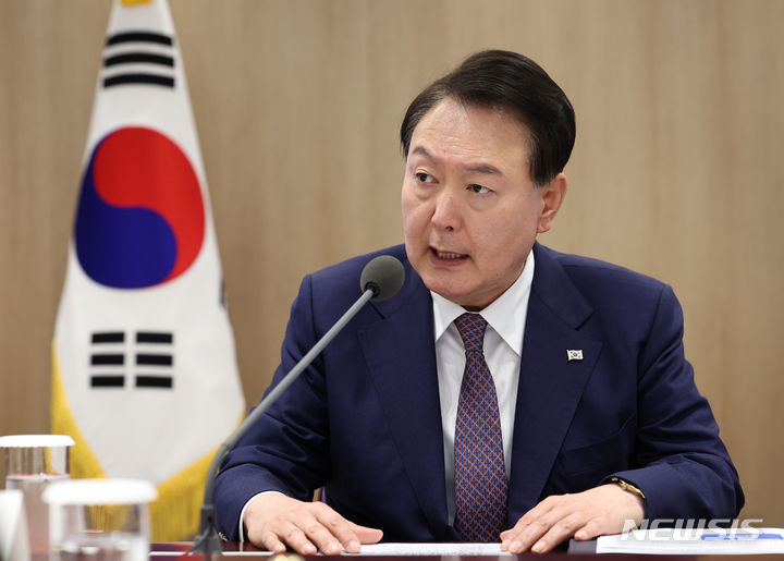 [서울=뉴시스] 홍효식 기자 = 윤석열 대통령이 10일 오후 서울 용산 대통령실 청사에서 열린 유엔사 주요 직위자 초청 간담회에서 발언하고 있다. (대통령실통신사진기자단) 2023.08.10. yesphoto@newsis.com