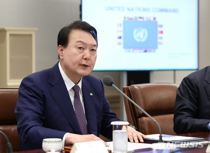 [서울=뉴시스] 홍효식 기자 = 윤석열 대통령이 10일 오후 서울 용산 대통령실 청사에서 열린 유엔사 주요 직위자 초청 간담회에서 발언하고 있다. (대통령실통신사진기자단) 2023.08.10. yesphoto@newsis.com
