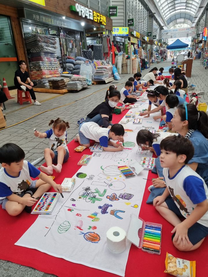 왜관시장 차 없는 거리 시범 운영 (사진=칠곡군 제공) *재판매 및 DB 금지