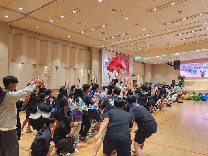 [서울=뉴시스] 10일 경기도 용인 새에덴교회에서 열린 '잼버리 스카우트 대별 장기자랑 및 문화교류 축제' 현장 (싸진=새에덴교회 제공) 2023.08.11. photo@newsis.com *재판매 및 DB 금지