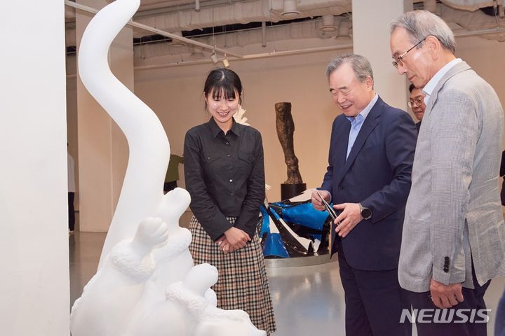 [서울=뉴시스] 세계청소년문화재단, '2023 대교국제조형심포지엄' 작품 전시회 개최. (사진=대교그룹 제공) 2023.08.11. photo@newsis.com