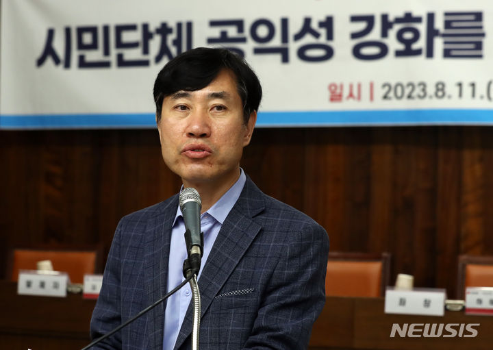 [서울=뉴시스] 이영환 기자 = 하태경 국민의힘 시민단체선진화특위 위원장이 11일 오전 서울 여의도 국회에서 열린 토론회 '시민단체 공익성 강화를 위한 제도 개선 및 지원방안 모색'에서 개회사를 하고 있다. 2023.08.11. 20hwan@newsis.com