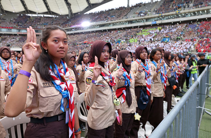 [서울=뉴시스] 11일 서울 마포구 서울월드컵경기장에서 열린 2023 세계스카우트잼버리대회 폐영식에서 각국 스카우트 대원들이 스카우트 선서를 하고 있다. (사진=문화체육관광부 제공) 2023.08.11. photo@newsis.com *재판매 및 DB 금지