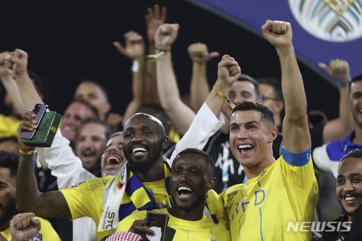 [타이프(사우디아라비아)=AP/뉴시스] 아랍클럽챔피언스컵 우승한 알나스르. 2023.08.12.