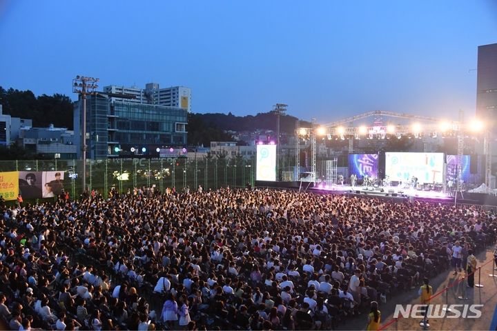 &nbsp; 도심 속 야외 음악 축제 ‘2023 피크닉콘서트’