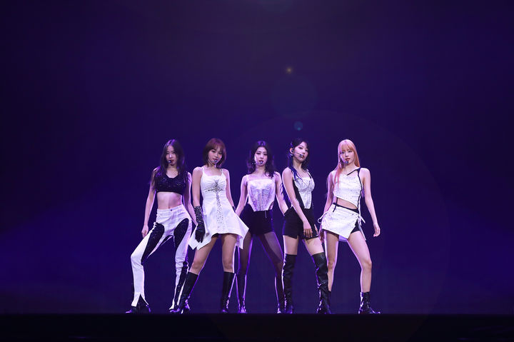 [서울=뉴시스] 르세라핌 첫 콘서트. 2023.08.13. (사진 = 쏘스뮤직 제공) photo@newsis.com *재판매 및 DB 금지